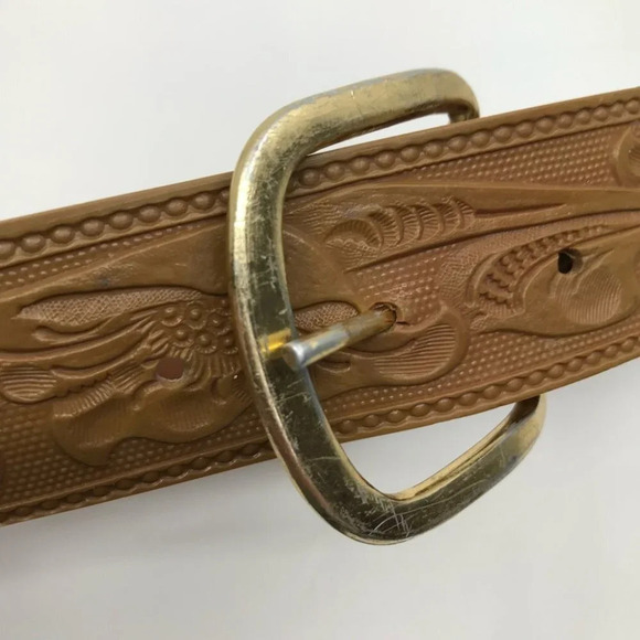 Vintage Plastic Faux Tooled Leather Flowers of  Western Canada Belt - Picture 2 of 5
